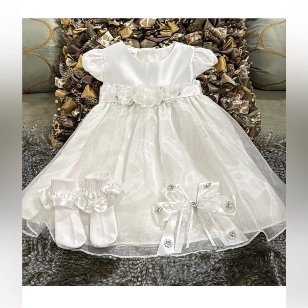 Kid Collection kids dress size 18 months & socks and bow price is firm